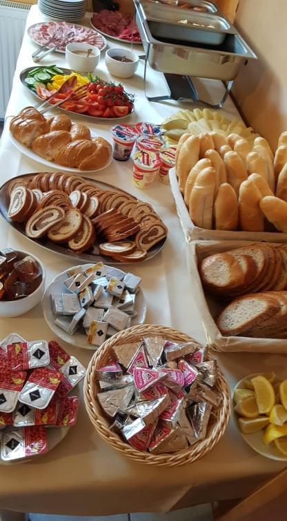 Hotel Pizzeria Alzbetka Strecno Zewnętrze zdjęcie