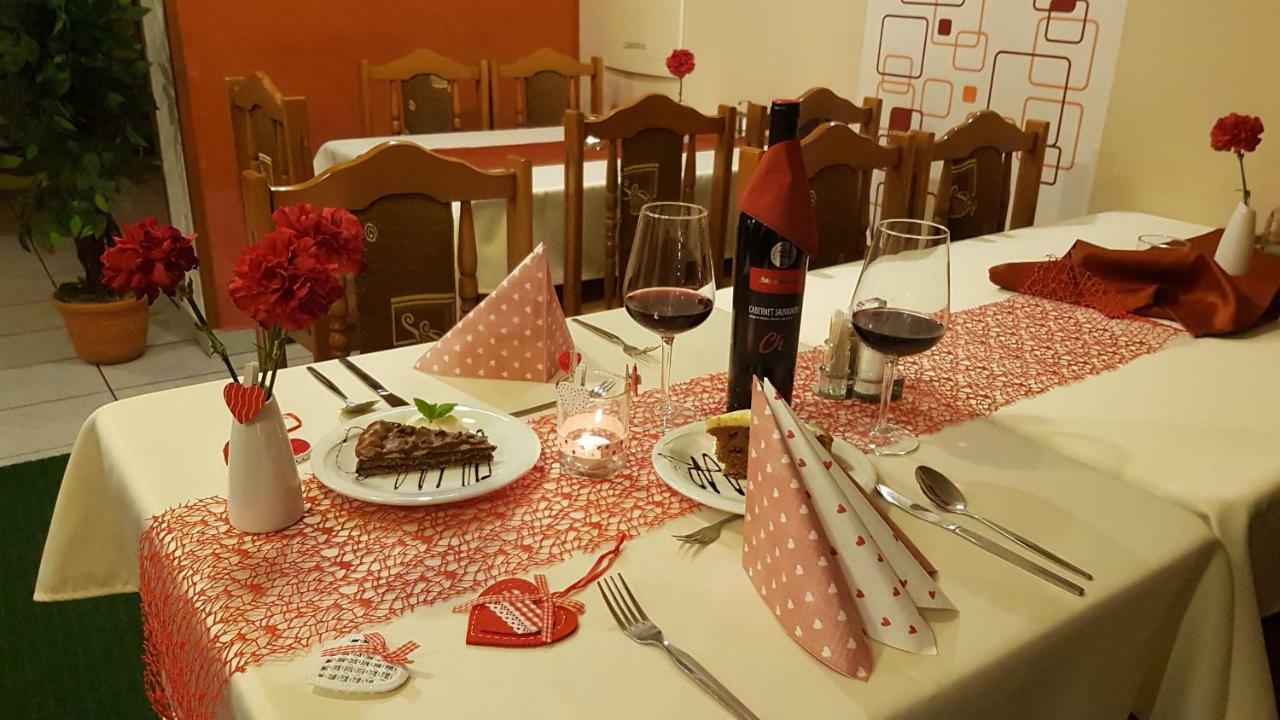 Hotel Pizzeria Alzbetka Strecno Zewnętrze zdjęcie