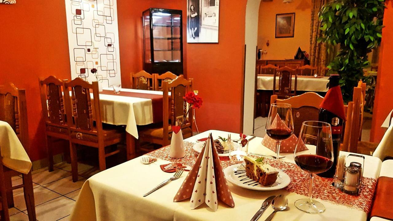 Hotel Pizzeria Alzbetka Strecno Zewnętrze zdjęcie