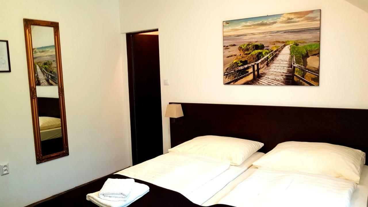 Hotel Pizzeria Alzbetka Strecno Zewnętrze zdjęcie