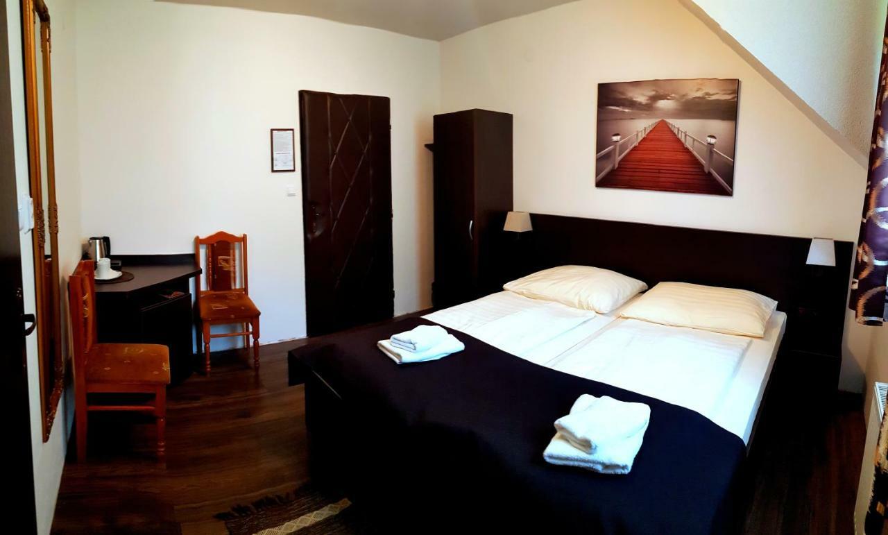 Hotel Pizzeria Alzbetka Strecno Zewnętrze zdjęcie