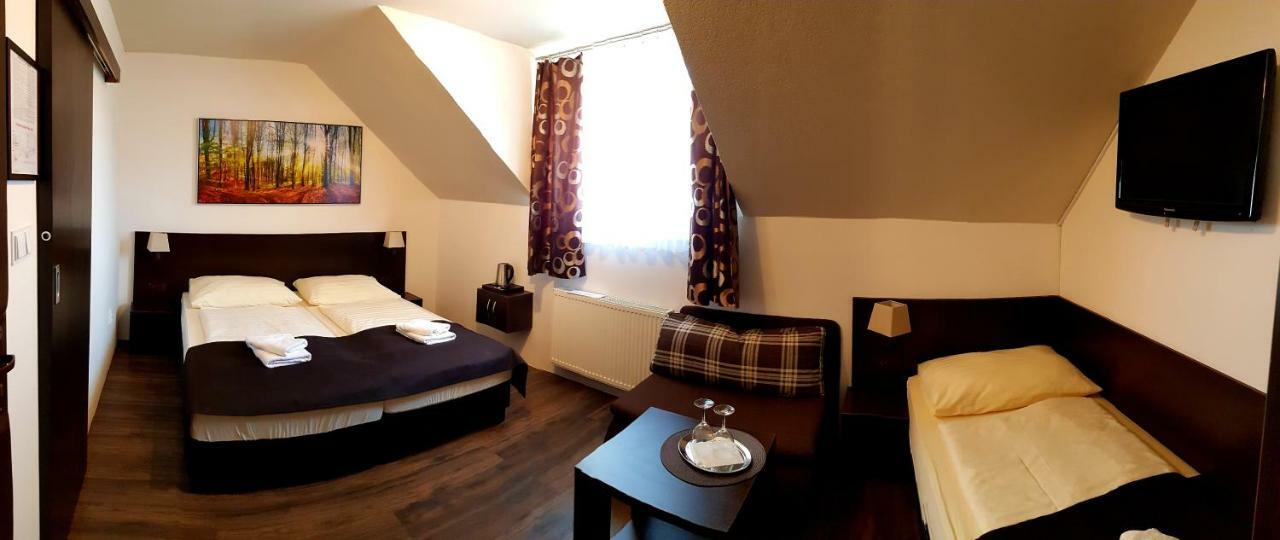 Hotel Pizzeria Alzbetka Strecno Zewnętrze zdjęcie