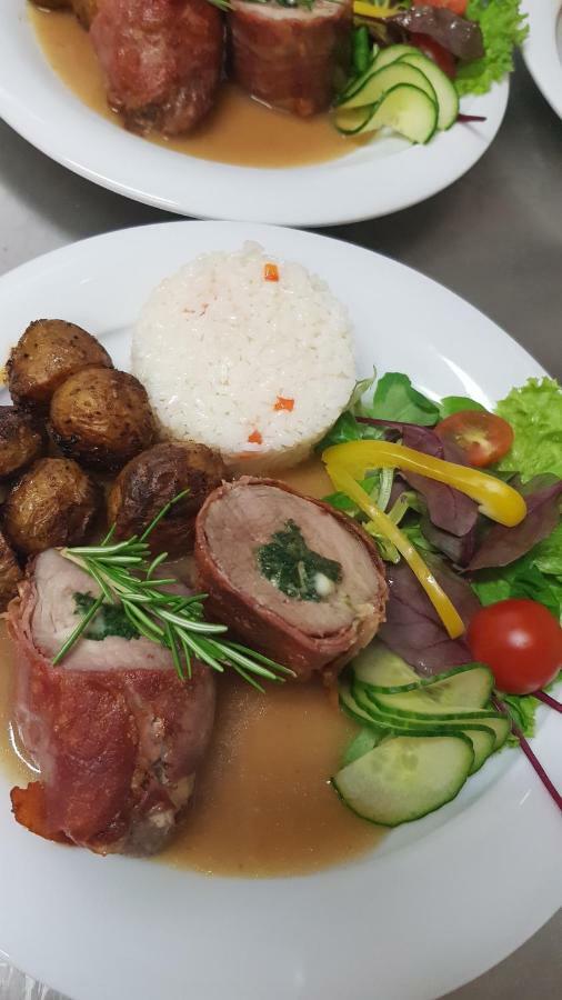 Hotel Pizzeria Alzbetka Strecno Zewnętrze zdjęcie