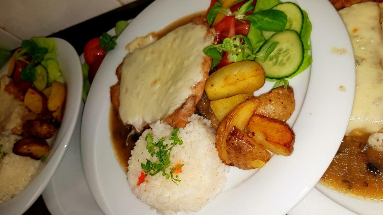 Hotel Pizzeria Alzbetka Strecno Zewnętrze zdjęcie