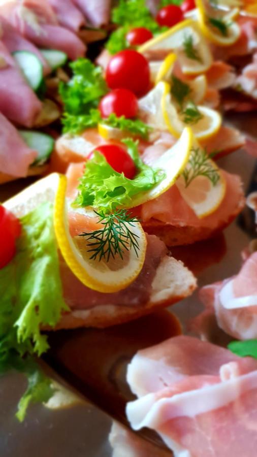 Hotel Pizzeria Alzbetka Strecno Zewnętrze zdjęcie